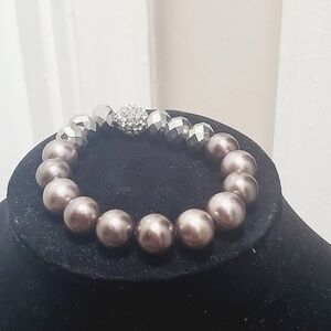 Vintage Silver Gray Ball Faux Pearl Bracelet. 🌴